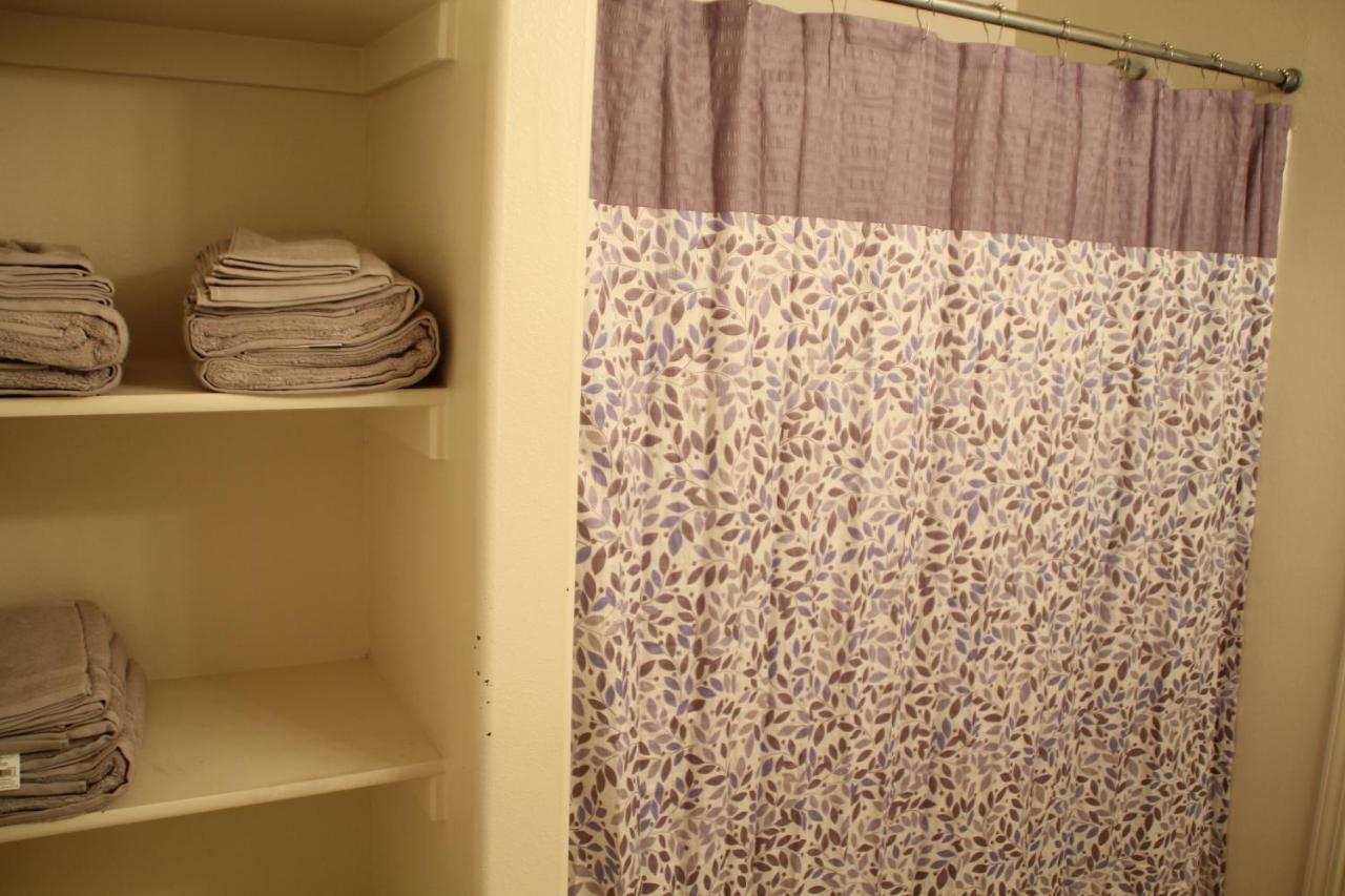 3 Queen Beds, 1 Twin Bed, 2 Rooms, 1 And A Half Bath, Self Check-In, Flexcation Equipped Idaho Falls Eksteriør bilde