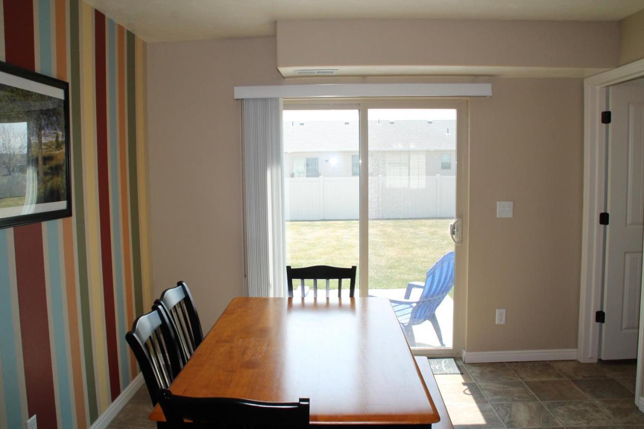 3 Queen Beds, 1 Twin Bed, 2 Rooms, 1 And A Half Bath, Self Check-In, Flexcation Equipped Idaho Falls Eksteriør bilde