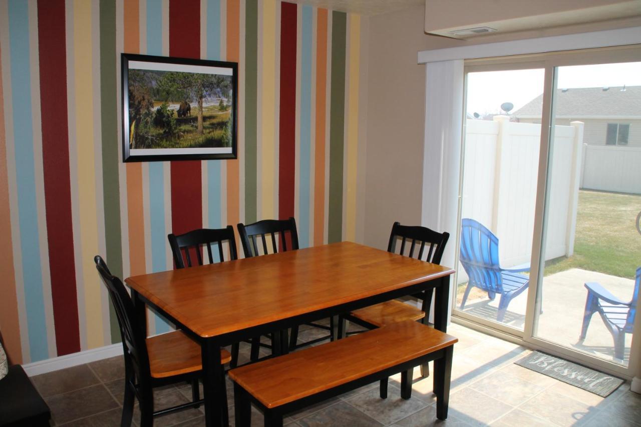 3 Queen Beds, 1 Twin Bed, 2 Rooms, 1 And A Half Bath, Self Check-In, Flexcation Equipped Idaho Falls Eksteriør bilde