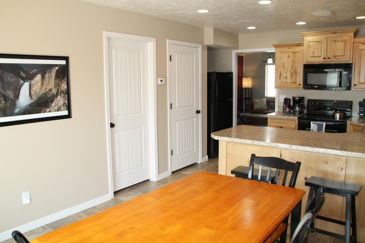 3 Queen Beds, 1 Twin Bed, 2 Rooms, 1 And A Half Bath, Self Check-In, Flexcation Equipped Idaho Falls Eksteriør bilde