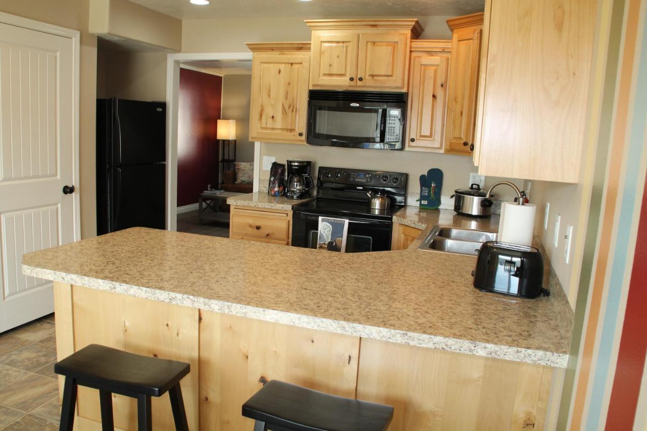 3 Queen Beds, 1 Twin Bed, 2 Rooms, 1 And A Half Bath, Self Check-In, Flexcation Equipped Idaho Falls Eksteriør bilde