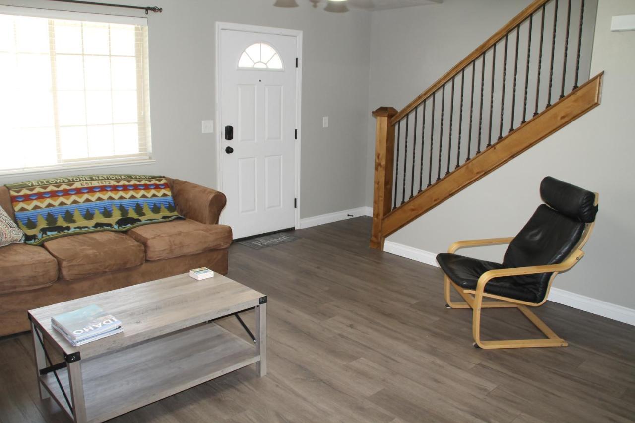 3 Queen Beds, 1 Twin Bed, 2 Rooms, 1 And A Half Bath, Self Check-In, Flexcation Equipped Idaho Falls Eksteriør bilde