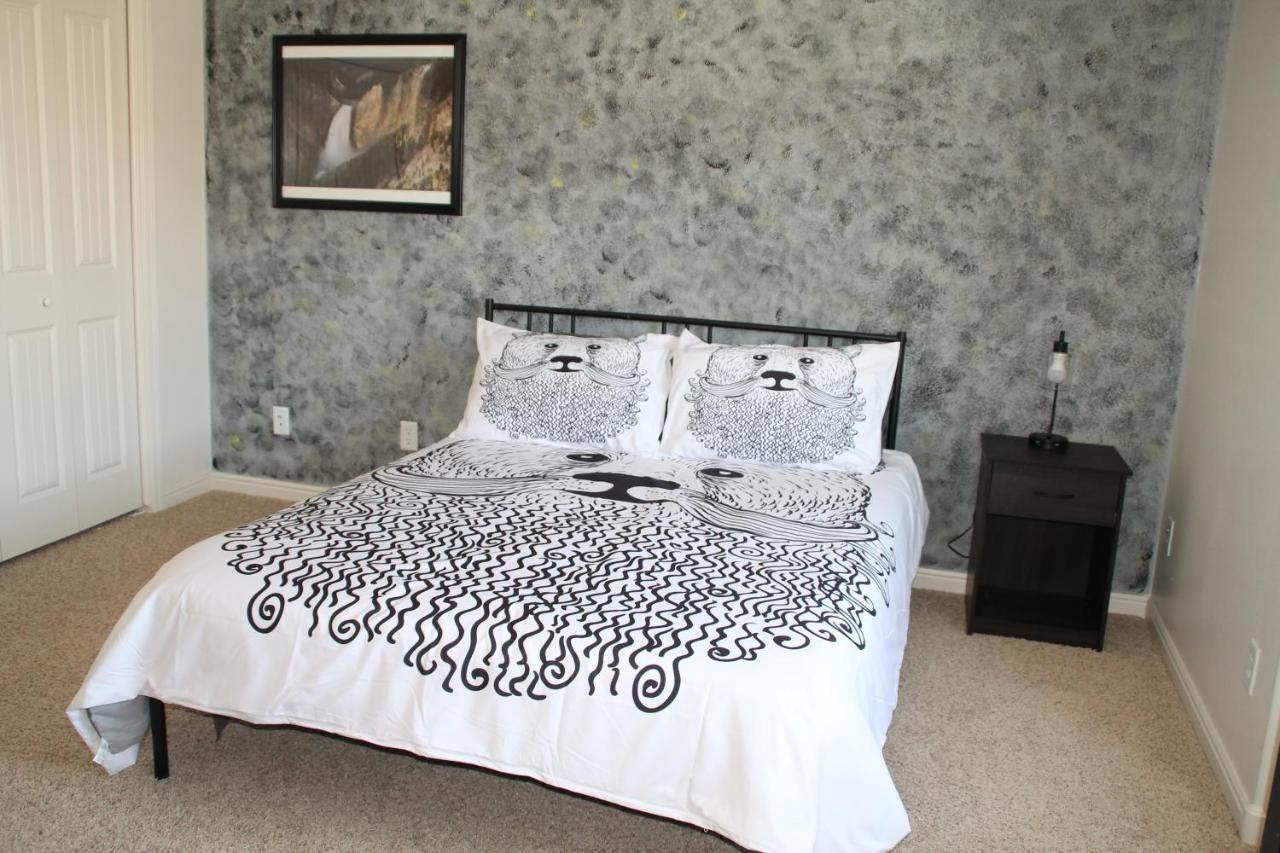 3 Queen Beds, 1 Twin Bed, 2 Rooms, 1 And A Half Bath, Self Check-In, Flexcation Equipped Idaho Falls Eksteriør bilde